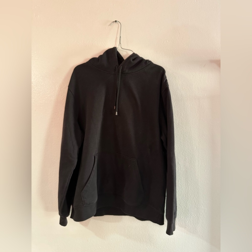 BLACK HOODIE